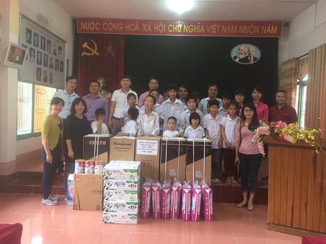 Công đoàn Công ty Đầu tư Phát triển hạ tầng Viglacera từ thiện tại Trung tâm bảo trợ XH tỉnh Bắc Ninh